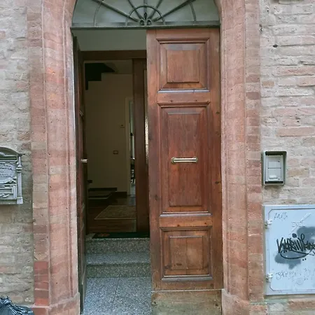 Via Crispi Centro Storico *